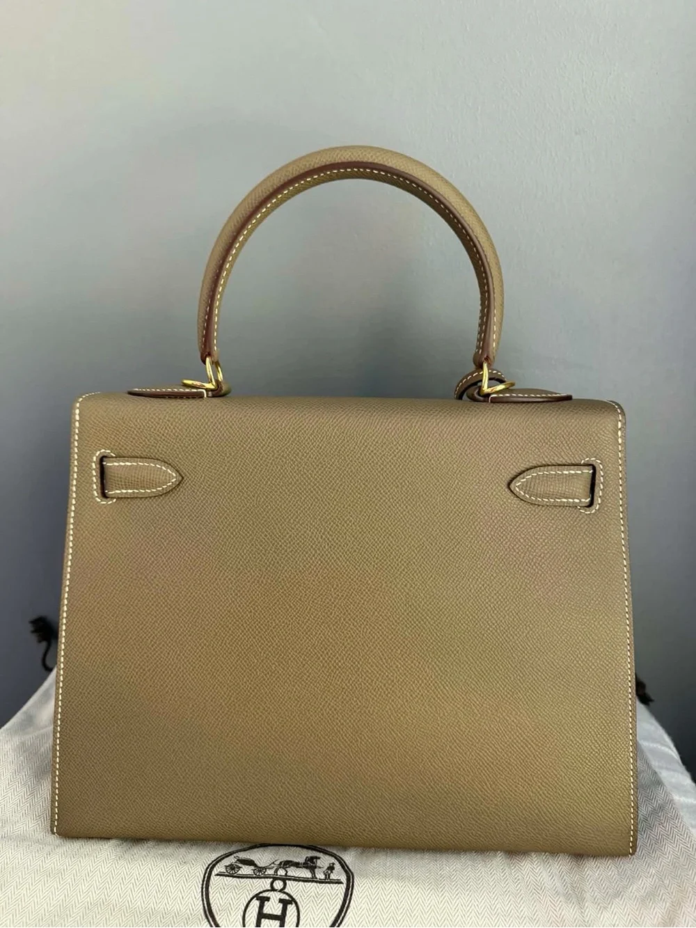 Taupe sellier Leather Satchel H Etoupe Epsom leather Kelly 28 GHW handmade